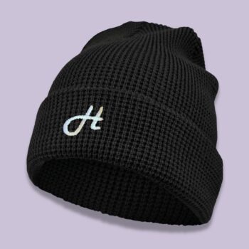 Waffel-Strickmütze Sami in Schwarz mit gesticktem Logo – Werbeartikel von Huthelden