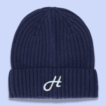 Merino-Mütze Mary in Navy mit gesticktem Logo auf dem Umschlag – Werbeartikel von Huthelden